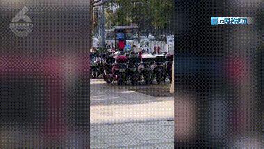 DƬ